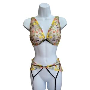 NWT VICTORIA'S SECRET Dream Angels bra and garter set 32 DDD and XS garter